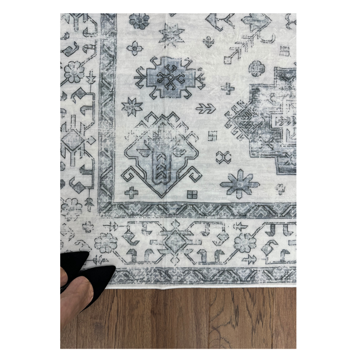 Chiefs Spirit - Grey & Off White Vintage Persian Distressed Washable Rug